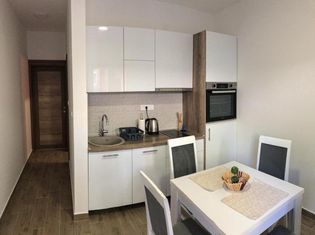 Apartmani Cupara Tivat Exterior foto